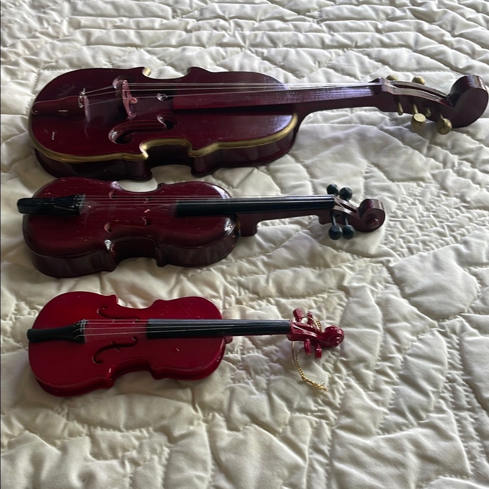 Red String Instrument Decor Set - Picture 6 of 6